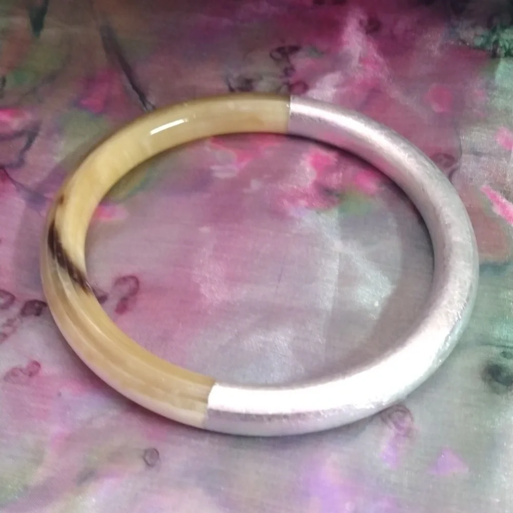 Fashion bangle bracelet